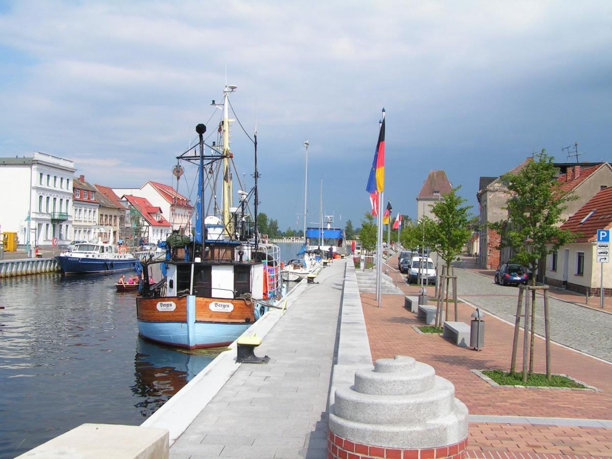 Blick Auf Yachthafen An Der Ostsee Ueckermünde Kültér fotó